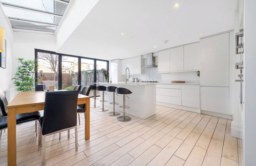 The Lane House | Stunning fully furnished 4 bedroom house in Peckam - perfect for your