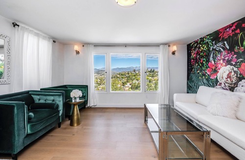 Atwater Village Apartment | Stunning Hilltop apartment - Hollywood Vibe and View
