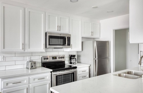 Hollywood Apartment | Stunning Hollywood 1BR w/Pool, walk to metro, restaurants, by Blueground