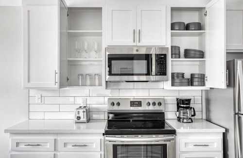 Hollywood Apartment | Stunning Hollywood 1BR w/Pool, walk to metro, restaurants, by Blueground