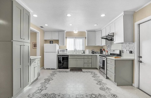 West Covina House | Stunning Home · LA Main Attractions + Disneyland!