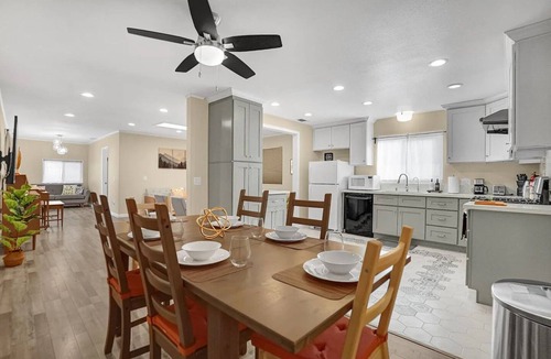 West Covina House | Stunning Home · LA Main Attractions + Disneyland!