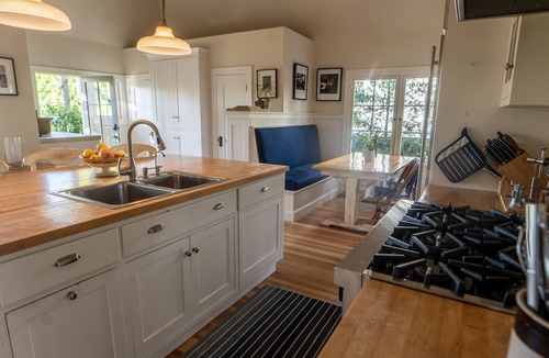 Los Feliz House | Stunning home with pool and spa In Los Feliz – Close to Hollywood.