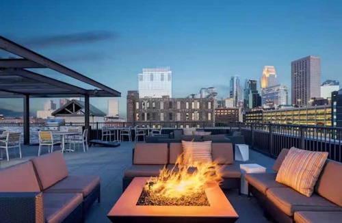 Los Angeles Apartment | Stunning in Hollywood ,free parking , gym hot jacuzzi ,Rooftop