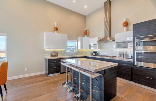 Sunset Beach House | Stunning Luxurious Home with Rooftop, Steps to Sand/Beach