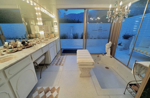 Historic Tennis Club House | Stunning Mid-Century 3-bedroom home in the epicenter of fabulous Palm Springs