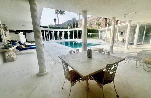 Historic Tennis Club House | Stunning Mid-Century 3-bedroom home in the epicenter of fabulous Palm Springs