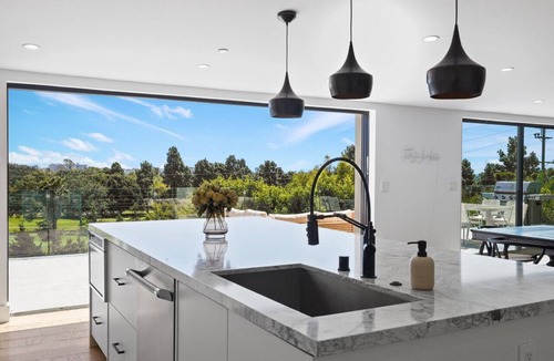 Culver - West House | Stunning Modern 5BR Family Home w/Panoramic views of Penmar Golf, Pet Friendly!