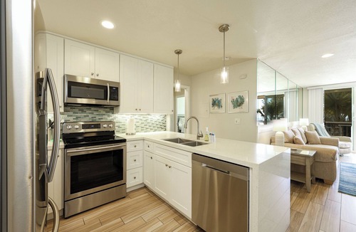 Townsite Condo | Stunning Ocean, Pool, and Garden views from Beautifully Appointed Unit!