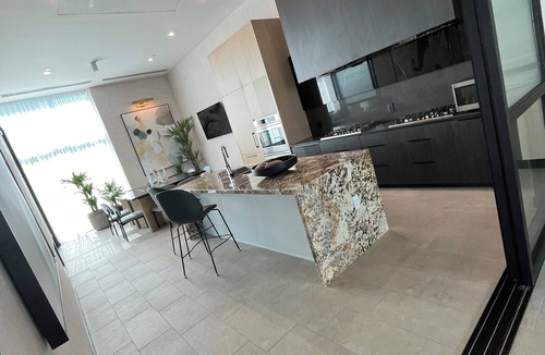 Downtown Long Beach Apartment | Stunning Ocean View Penthouse 1bd 2br