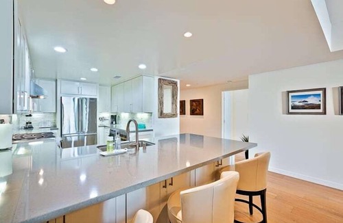 Beach Barber Tract Apartment | Stunning Oceanfront Getaway at Windansea Beach