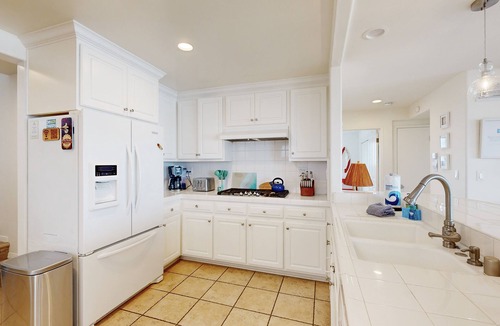 Mussel Shoals House | Stunning oceanfront view in every room, steps to beach, 15 mins to Santa Barbara
