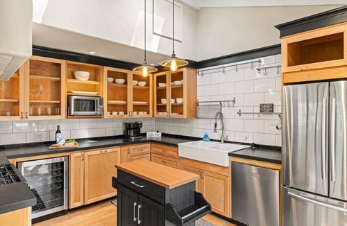 Monterey House | Stunning outdoor space 5 min to Aquarium and Golf