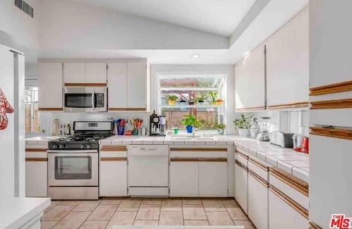 Winnetka House | STUNNING! Oversized 4 Bedroom Modern House