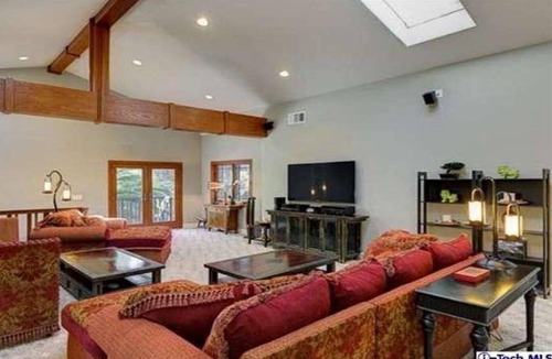 Altadena House | Stunning & Private Craftsman House