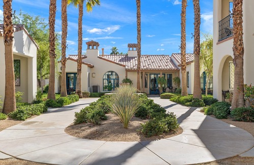 La Quinta Condo | Stunning Remodeled Luxurious Villa near Clubhouse - Pet Friendly! - Ground Floor (C44-2)