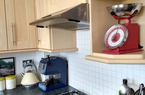 Brighton Apartment | Stunning Retro Apartment in Leafy Brighton Street with Sea Views