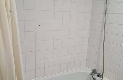 Nine Elms House | Stunning room with a shared bathroom near U.S EMBASSY & CENTRAL LONDON