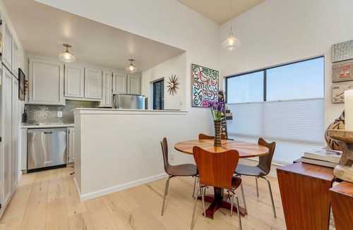 Mill Valley Condo | STUNNING SAN FRANCISCO VIEWS-A modern fully furnished 1 bedroom, Monthly Rental.