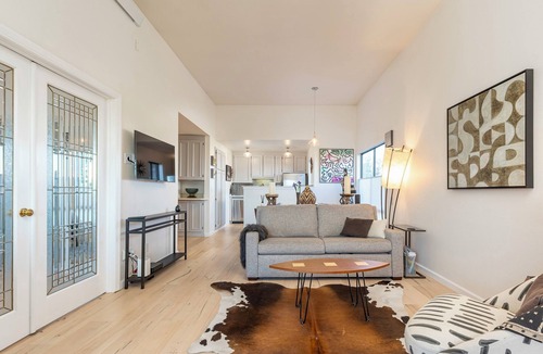 Mill Valley Condo | STUNNING SAN FRANCISCO VIEWS-A modern fully furnished 1 bedroom, Monthly Rental.