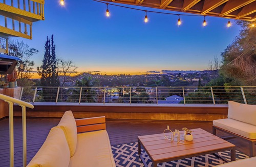 Silver Lake House | Stunning Skydeck Suite: 2-bedroom, ampitheater, hot tub, fully enclosed yard