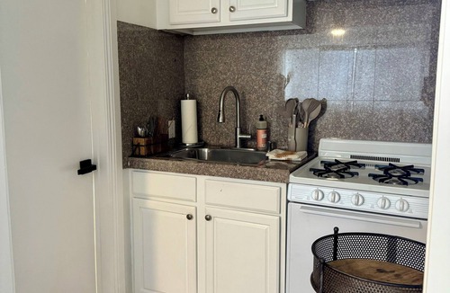 Valley Village Apartment | Stunning Studio located in the alluring Valley near major attractions!