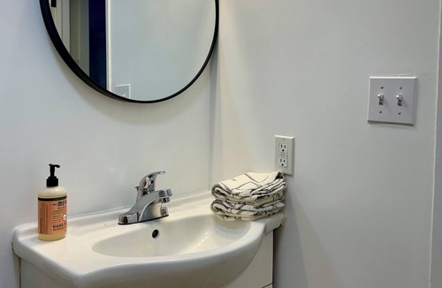 Valley Village Apartment | Stunning Studio located in the alluring Valley near major attractions!