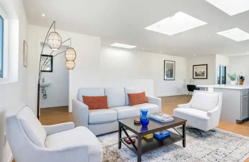 East Hollywood House | Stunning Tri-Level Townhome