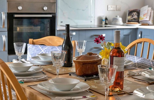 Llandrillo House | Stunning villa for 4 people with WIFI, hot tub, TV and terrace