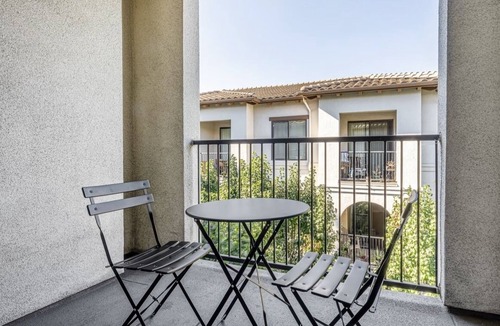 Ryland Apartment | Stylish 1 bed 1 bath apartment- 10 mins from the bay