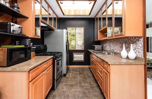 Silver Strand Apartment | Stylish 1-bedroom, Just Steps to Beach in Marina del Rey Peninsula