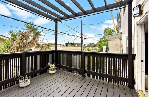 Elysian Heights Apartment | Stylish 1-Bedroom Apartment in Amazing Los Angeles with Balcony