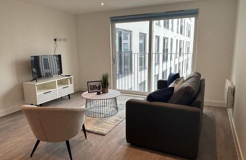 Bordesley Apartment | Stylish 1-Bedroom Apartment Sleeps 3 in central Birmingham