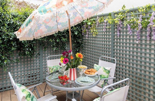 Queen's Gate House | Stylish 1 Bedroom Mews Apartment Near Hyde Park