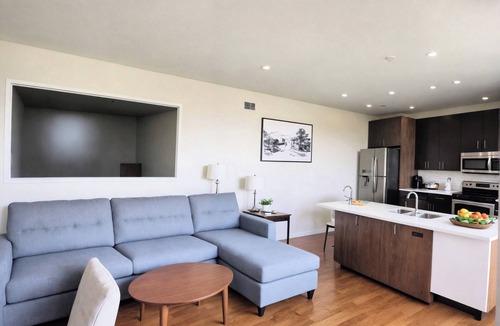 East Hollywood Hotel | Stylish 1-Bedroom Townhouse Retreat in East Hollywood