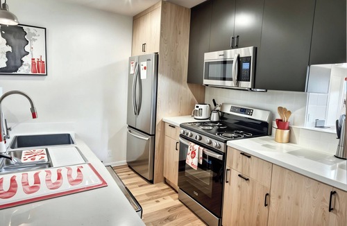 East Hollywood Hotel | Stylish 1-Bedroom Townhouse Retreat in East Hollywood