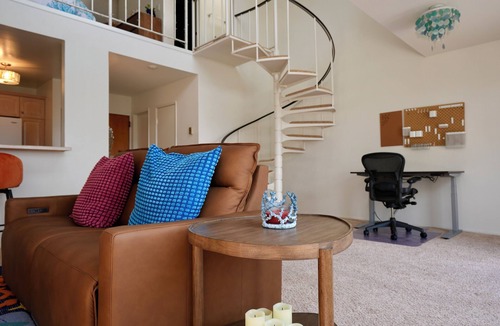 South Redondo Condo | Stylish 1-Bedroom Loft by the Ocean