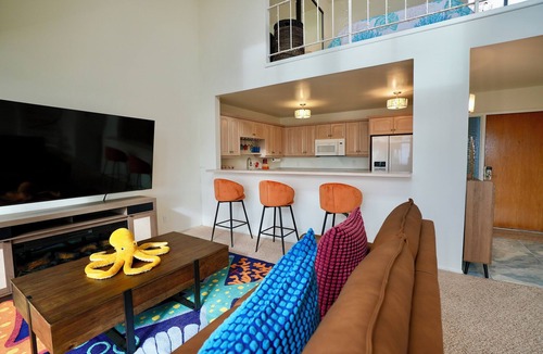 South Redondo Condo | Stylish 1-Bedroom Loft by the Ocean
