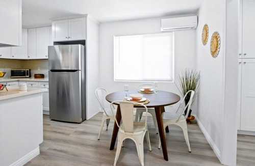 Alhambra Apartment | Stylish 1BR Unit + Parking + Near DTLA #TravelSGV