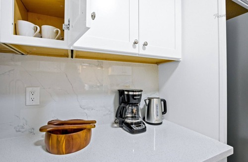 Alhambra Apartment | Stylish 1BR Unit + Parking + Near DTLA #TravelSGV