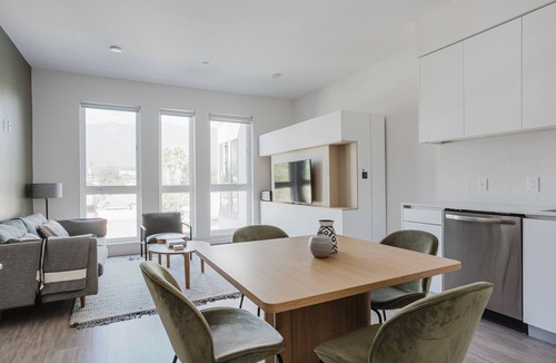East Pasadena Apartment | Stylish 1BR w/Gym & Elev, nr Dining & Parks