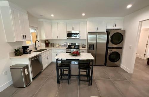 Beverly Hills House | Stylish 2-Bed Urban Loft - BEL2 - BEV