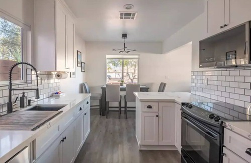 Gardena Apartment | Stylish 2 BR house close to the beaches and L.A. city life!