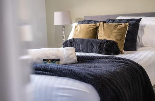City Centre Apartment | Stylish 2BDR Apartment By Torr Property Group Short Lets & Serviced Accommodation With Free WiFi Stratford Upon Avon