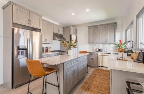El Porto Apartment | Stylish 2BR Family Suite in Manhattan Beach