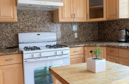 Verdugo Viejo House | Stylish 2BR Home in LA close to, Universal Studios, Dodgers; AND Private Parking