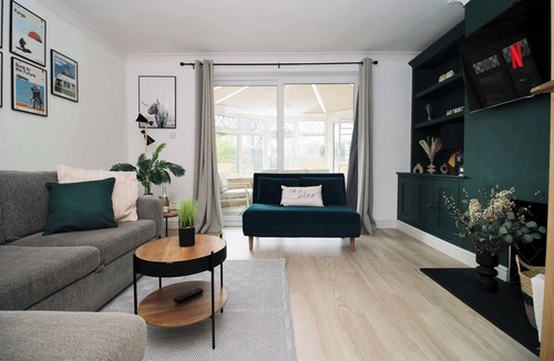Newton St Loe House | Stylish 3 Bed Home In Bath - Private Parking Wifi