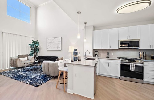 Irvine Business Complex Apartment | Stylish 3 Bed in the Heart of Irvine. Centrally Located, Beautifully Decorated.