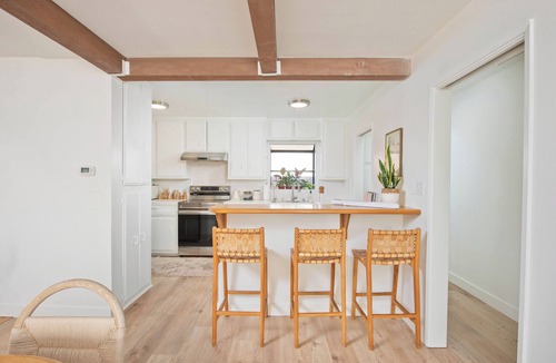 Gas Lamp Section House | Stylish, 3 Bedroom Beach House w/Ocean Views