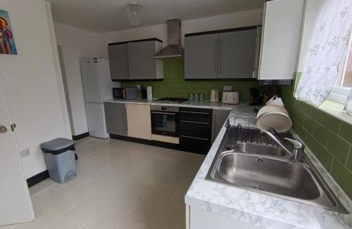 Olton House | Stylish 3BR Home Near NEC & Airport, Sleeps 6